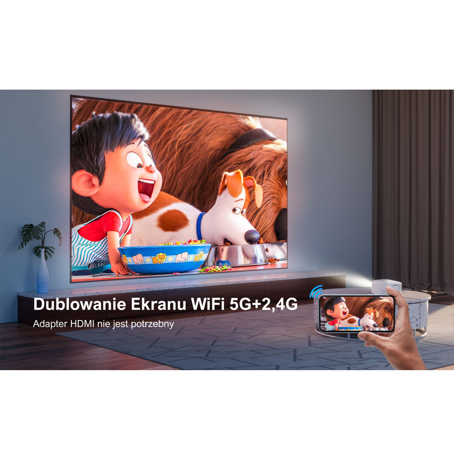 Ekran telewizora wyświetla animowaną scenę filmową. Telefon odzwierciedla ekran. Projektor stoi na białym stole.