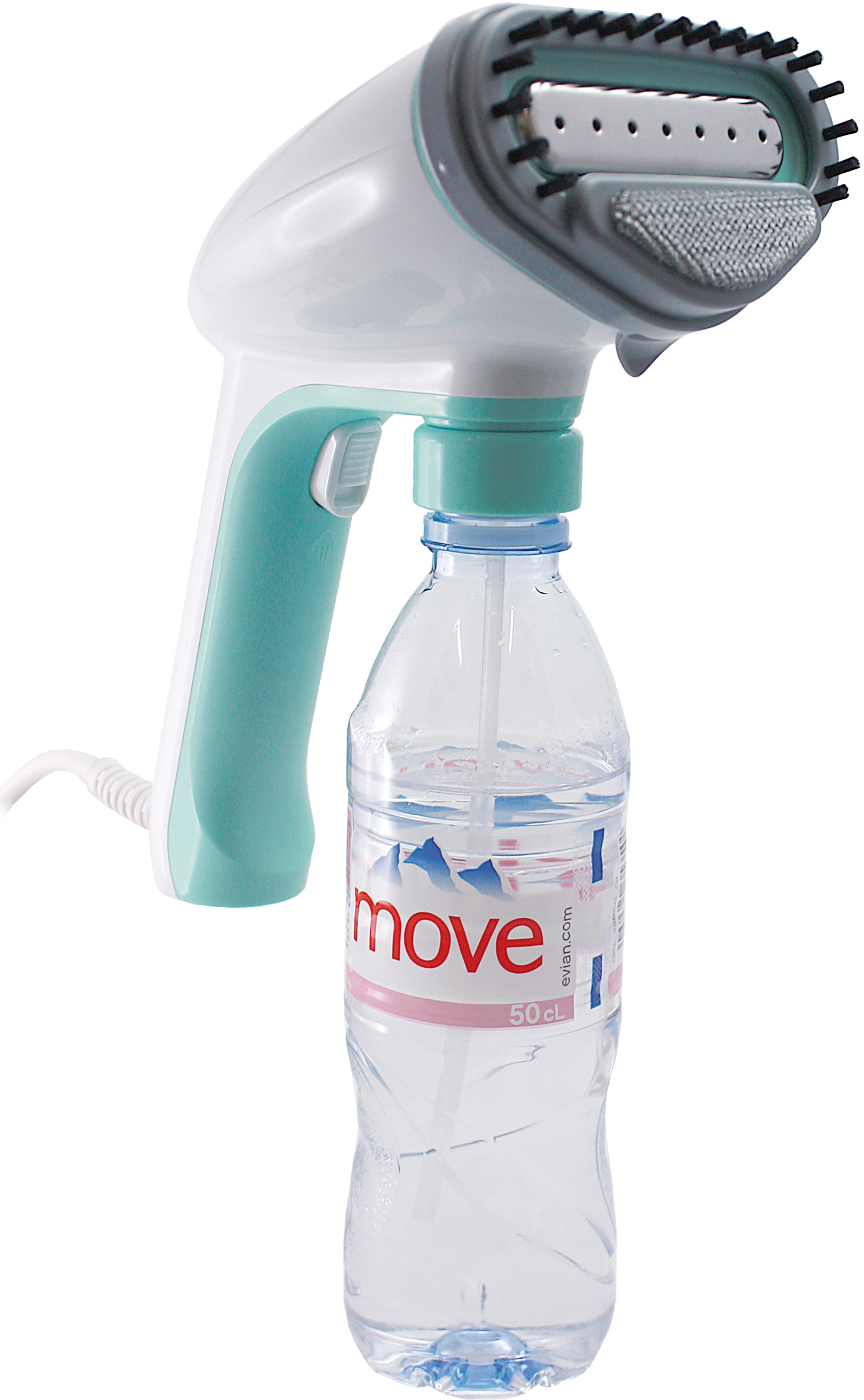 Handlicher Kleidungsdampfer mit angebrachter Wasserflasche zur Verwendung.