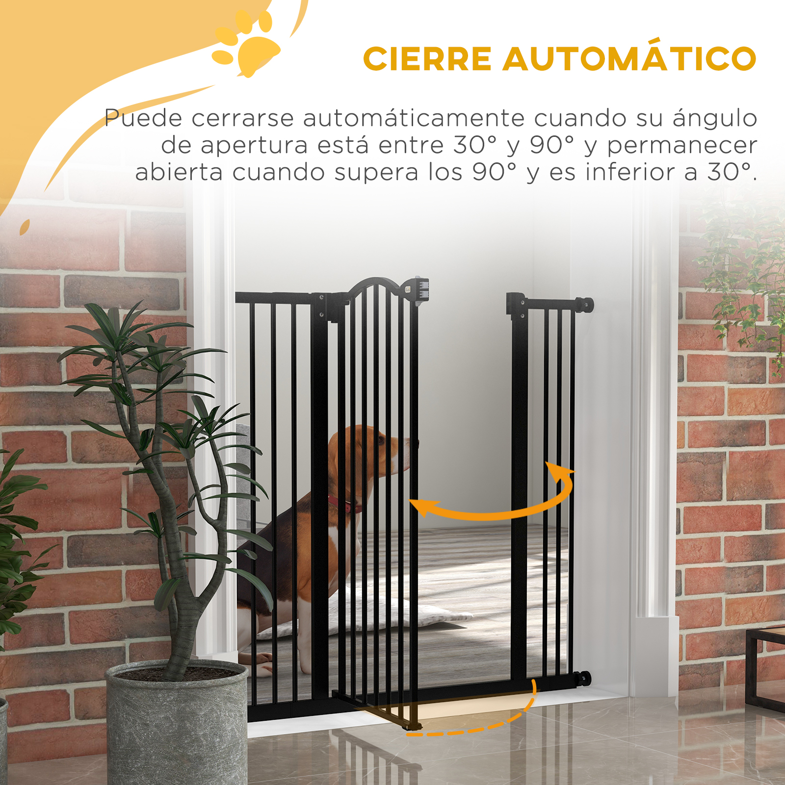 Puerta para mascotas negra en la puerta. Un perro está detrás de la puerta. El texto de arriba dice cierre automático.