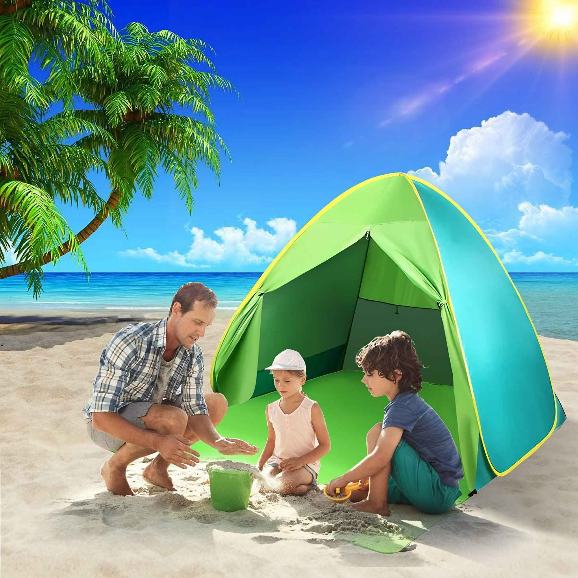 Menschen spielen in einem grünen Pop-up-Zelt an einem sonnigen Strand mit Palmen.