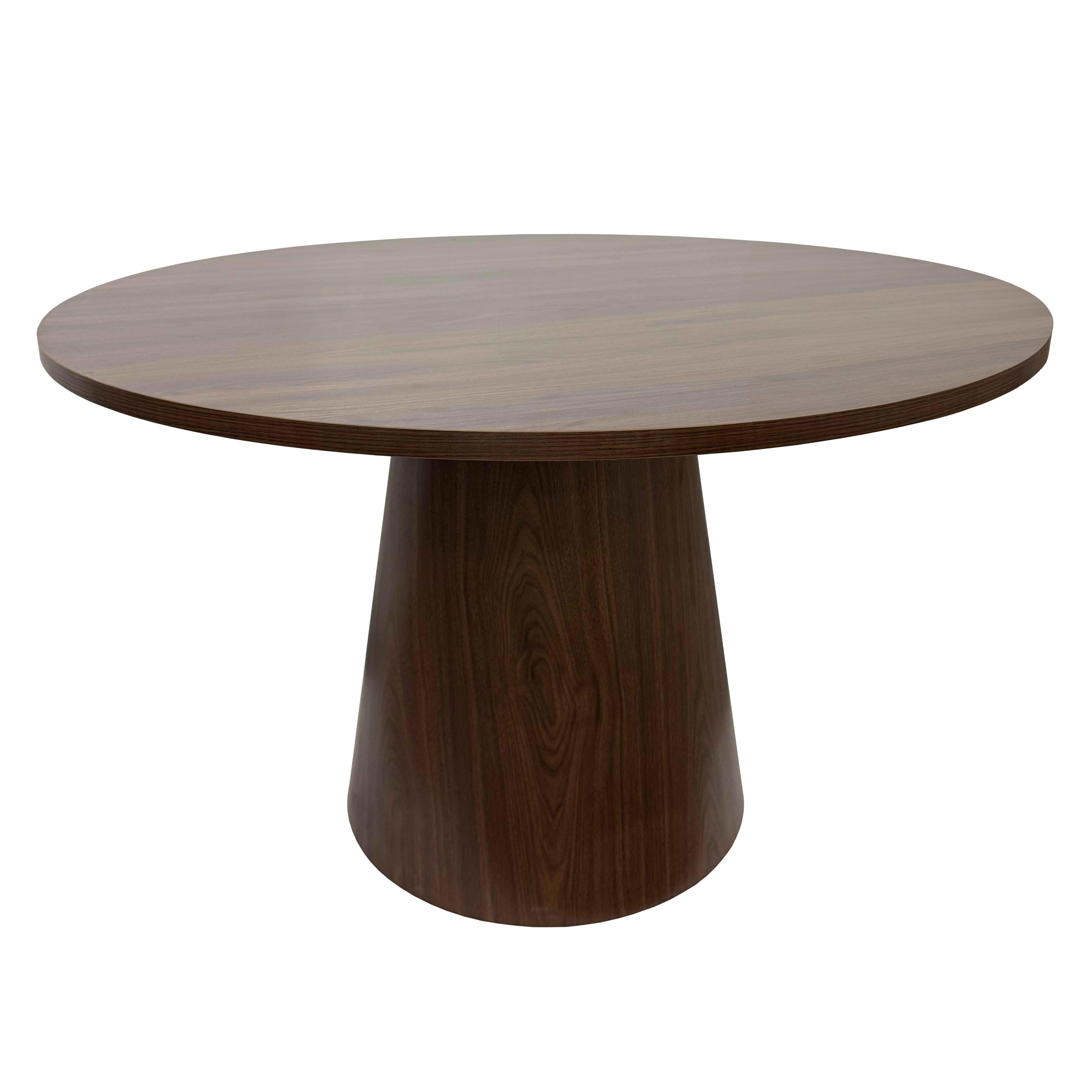 Ein runder Holztisch mit einem konischen Fuß, isoliert auf einem weißen Hintergrund, der sein Design zeigt.