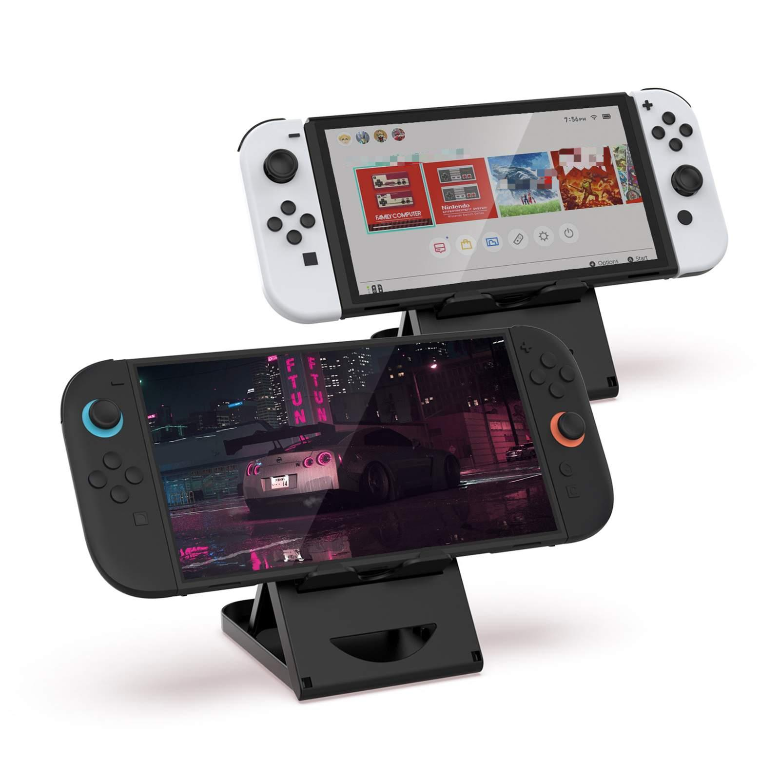 Zwei Nintendo Switch Konsolen in Dockingstationen, die verschiedene Spiele anzeigen.