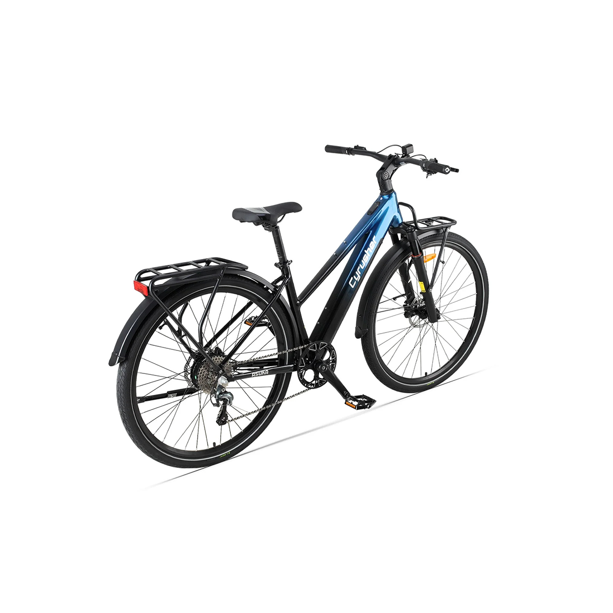 Rower elektryczny, niebieska rama. Posiada bagażnik i błotniki. Marka to Cyrusher.