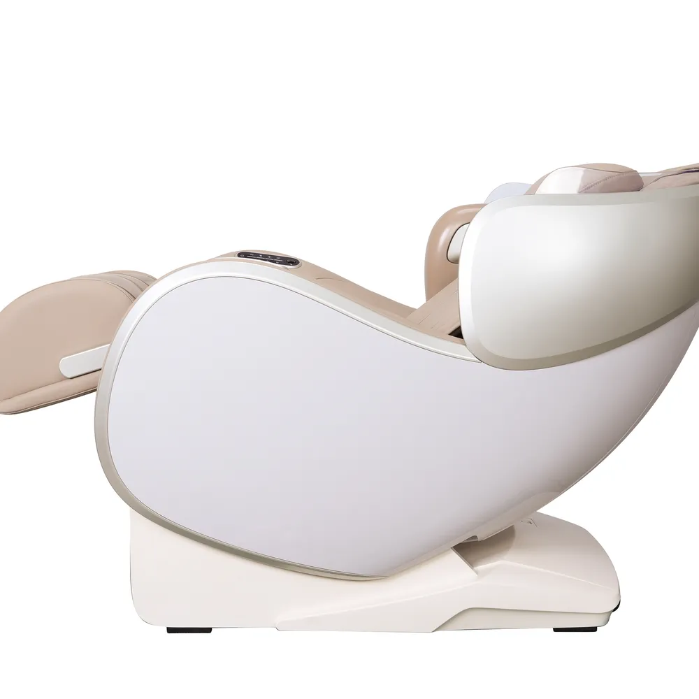 Seitenansicht des Massagesessels, beige und weiß, schräge Perspektive.