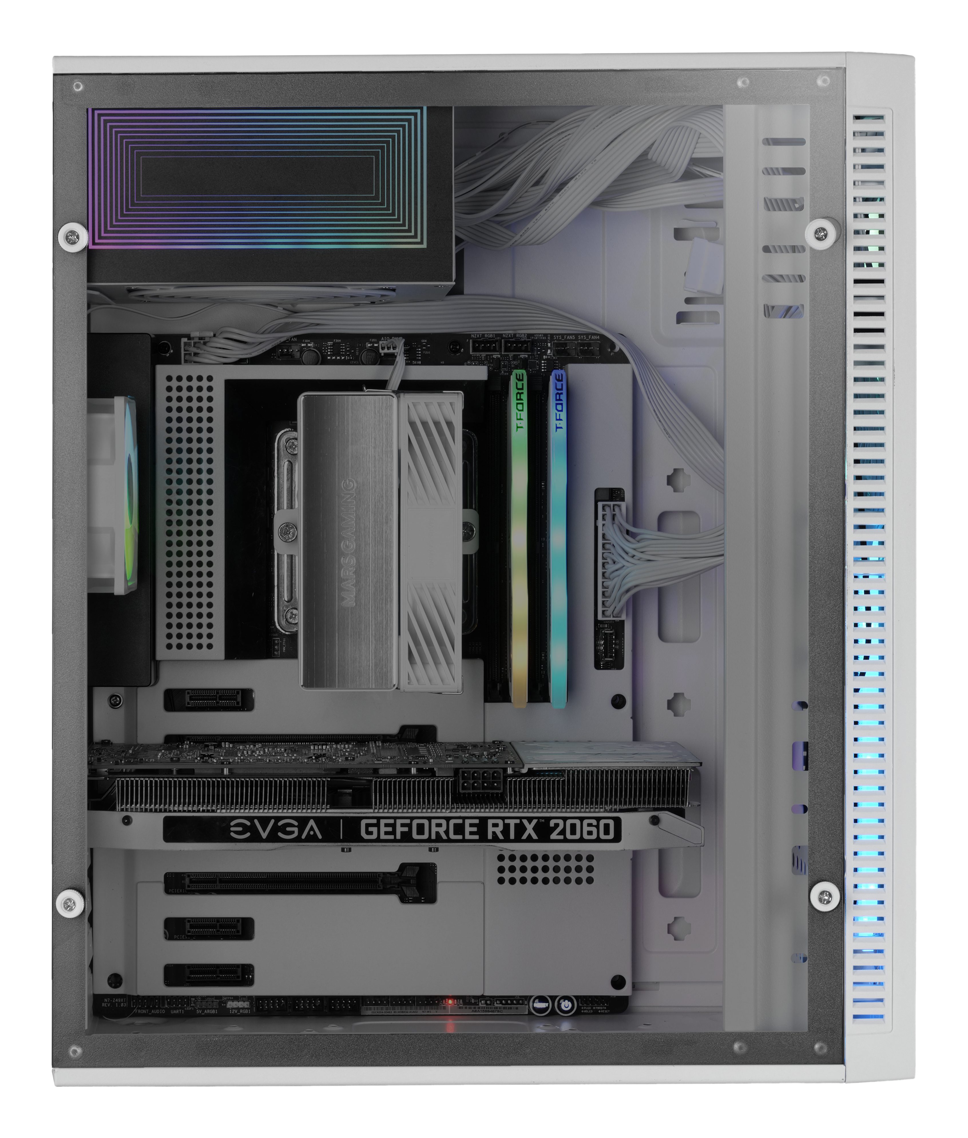 Interno del case del computer con componenti: scheda grafica, RAM, dissipatore CPU e scheda madre.