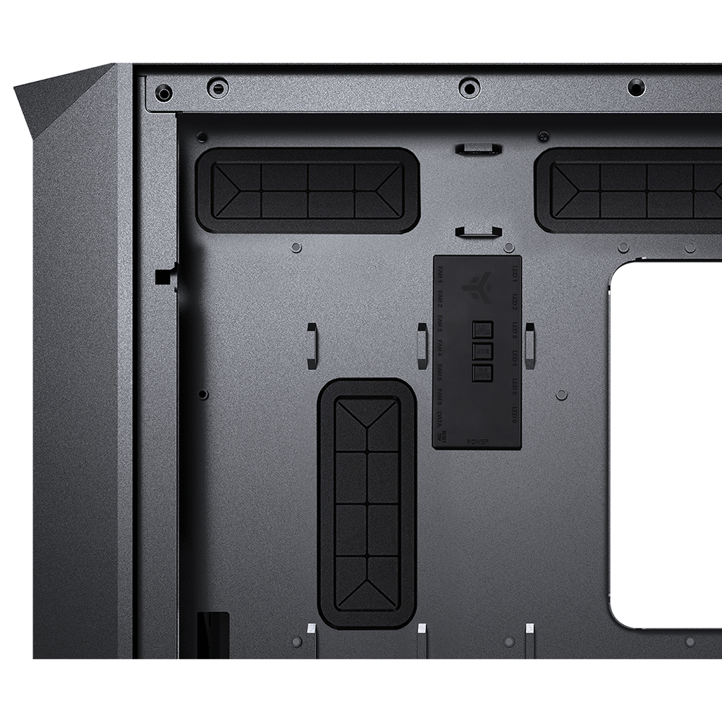 L'interno di un case per PC mostra slot di espansione, porte e fissaggi, con toni di nero e grigio.