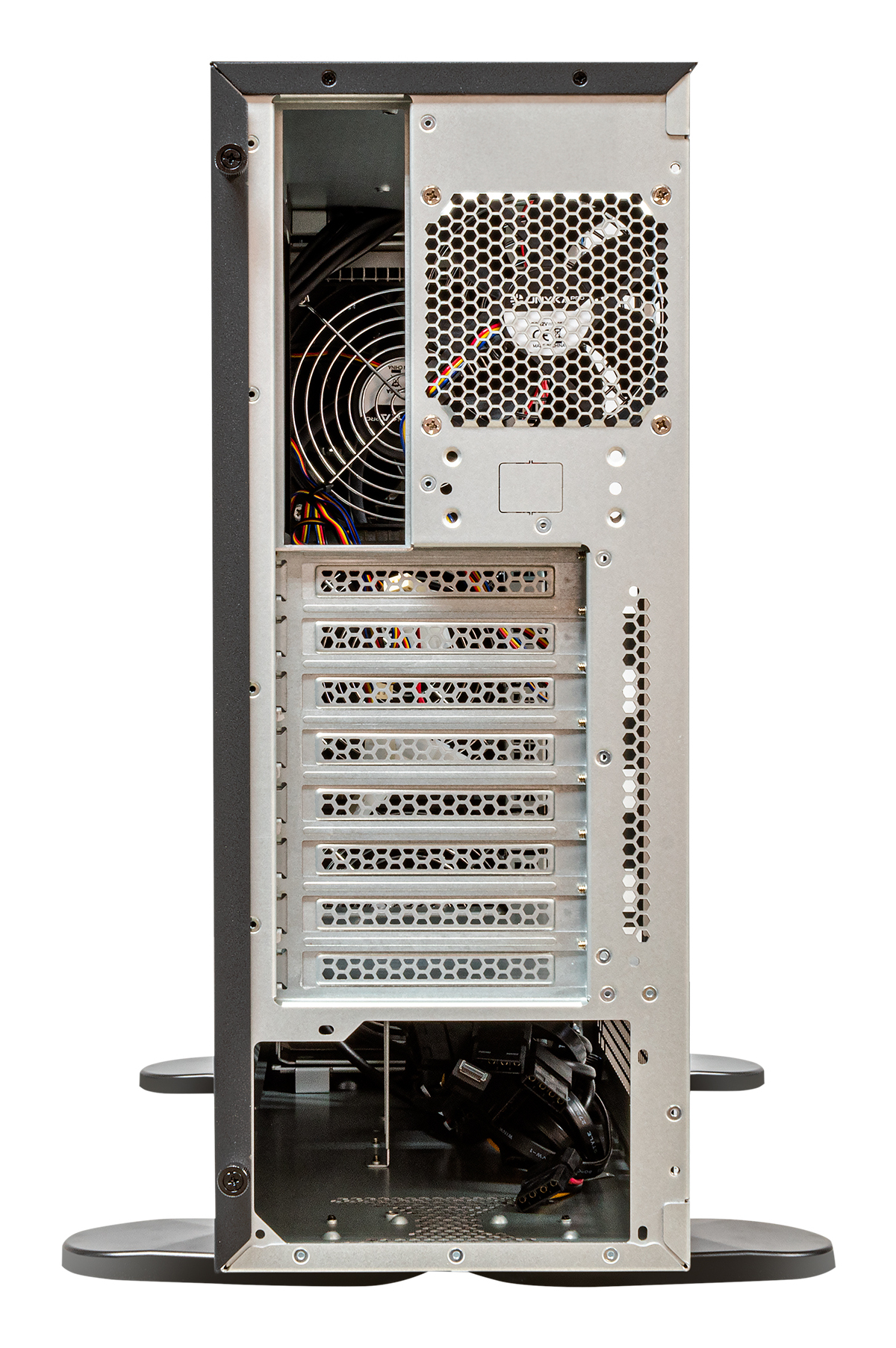 Retro di un case per PC, argento e nero, con ventola, varie porte e slot di espansione.