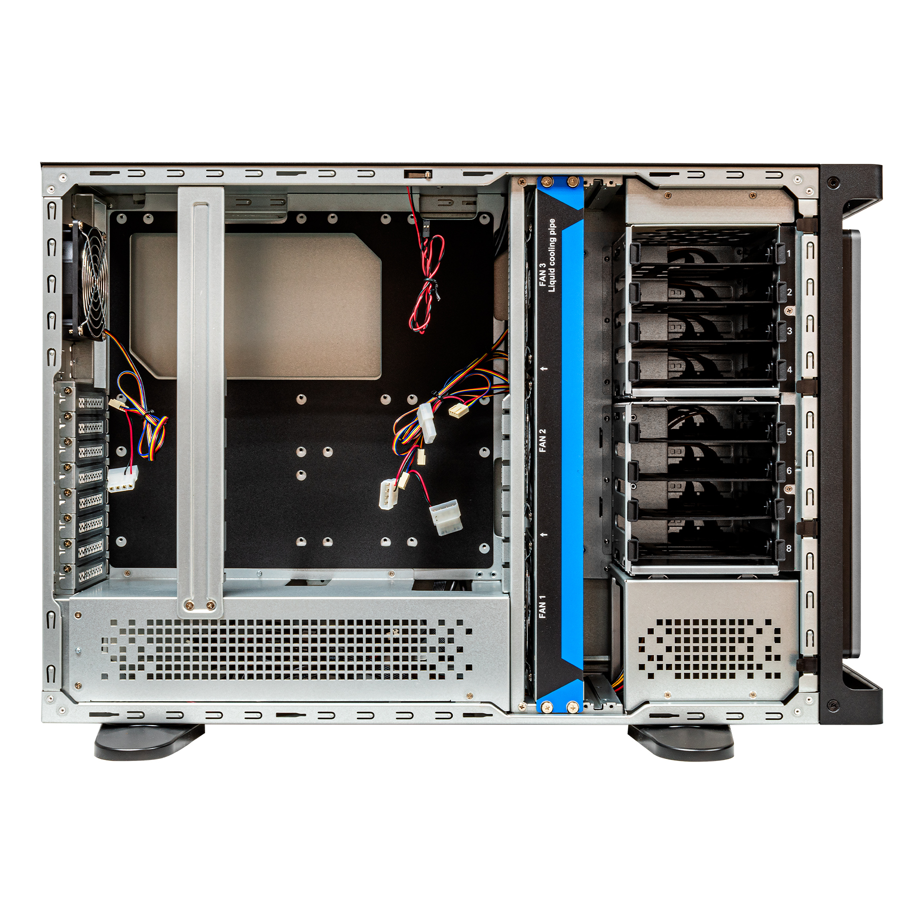 Interno di un case per PC con componenti. Visibili ventole, vani per hard disk e cavi.