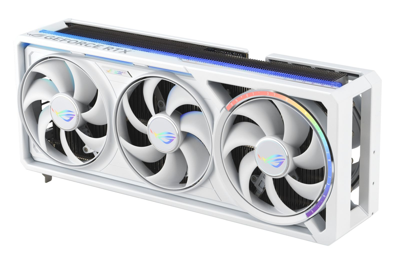 Scheda grafica bianca con tre ventole, dissipatore nero, porte. Illuminazione RGB.