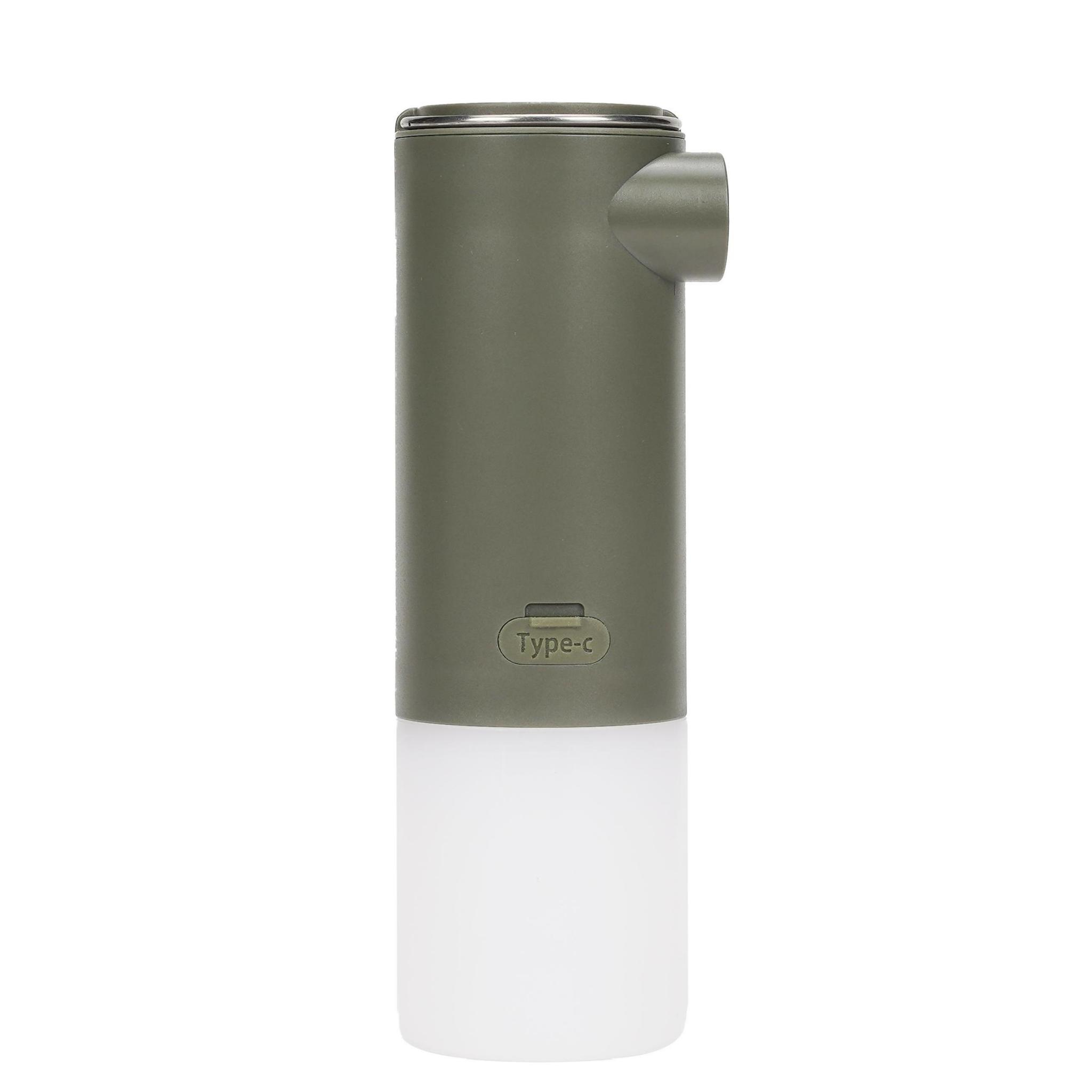 Grüne und weiße Lampe mit Typ-C-Anschluss, auf weißem Hintergrund.