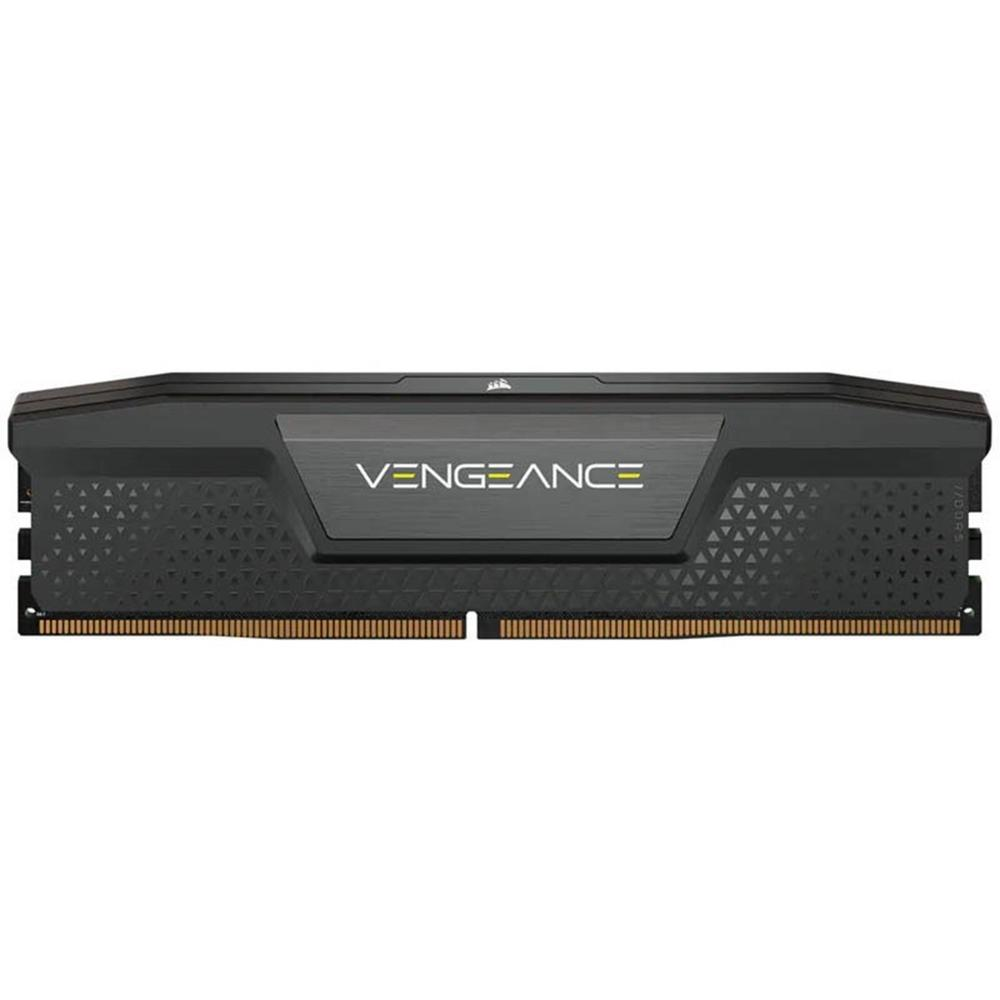 Barretta RAM Corsair Vengeance nera con logo argento, su sfondo bianco.