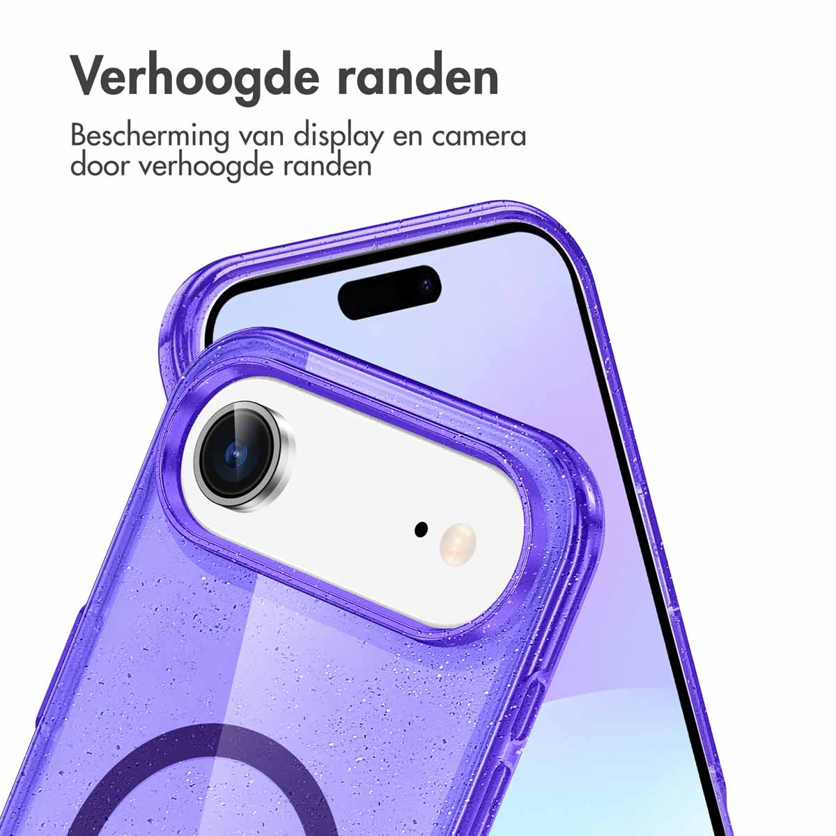 Een paarse glitter telefoonhoes wordt close-up getoond. Een telefoon zit erin. De hoes heeft verhoogde randen.