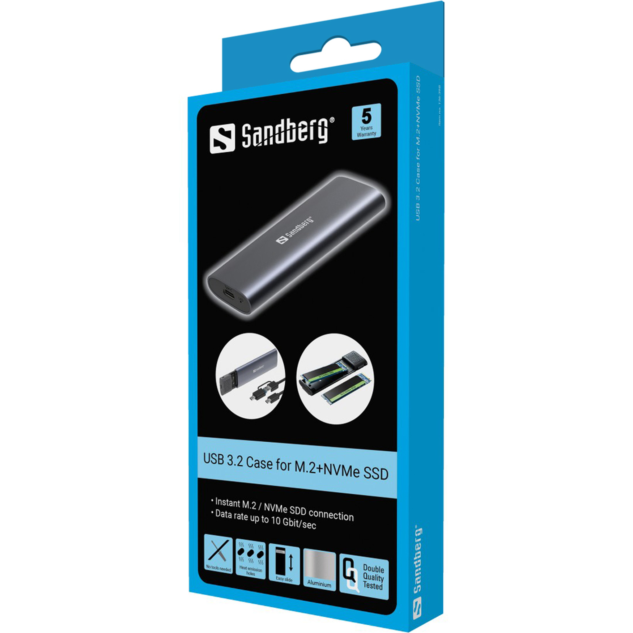 Una scatola Sandberg USB 3.2 Case per M.2+NVMe SSD. Confezione blu e nera con dettagli del prodotto.