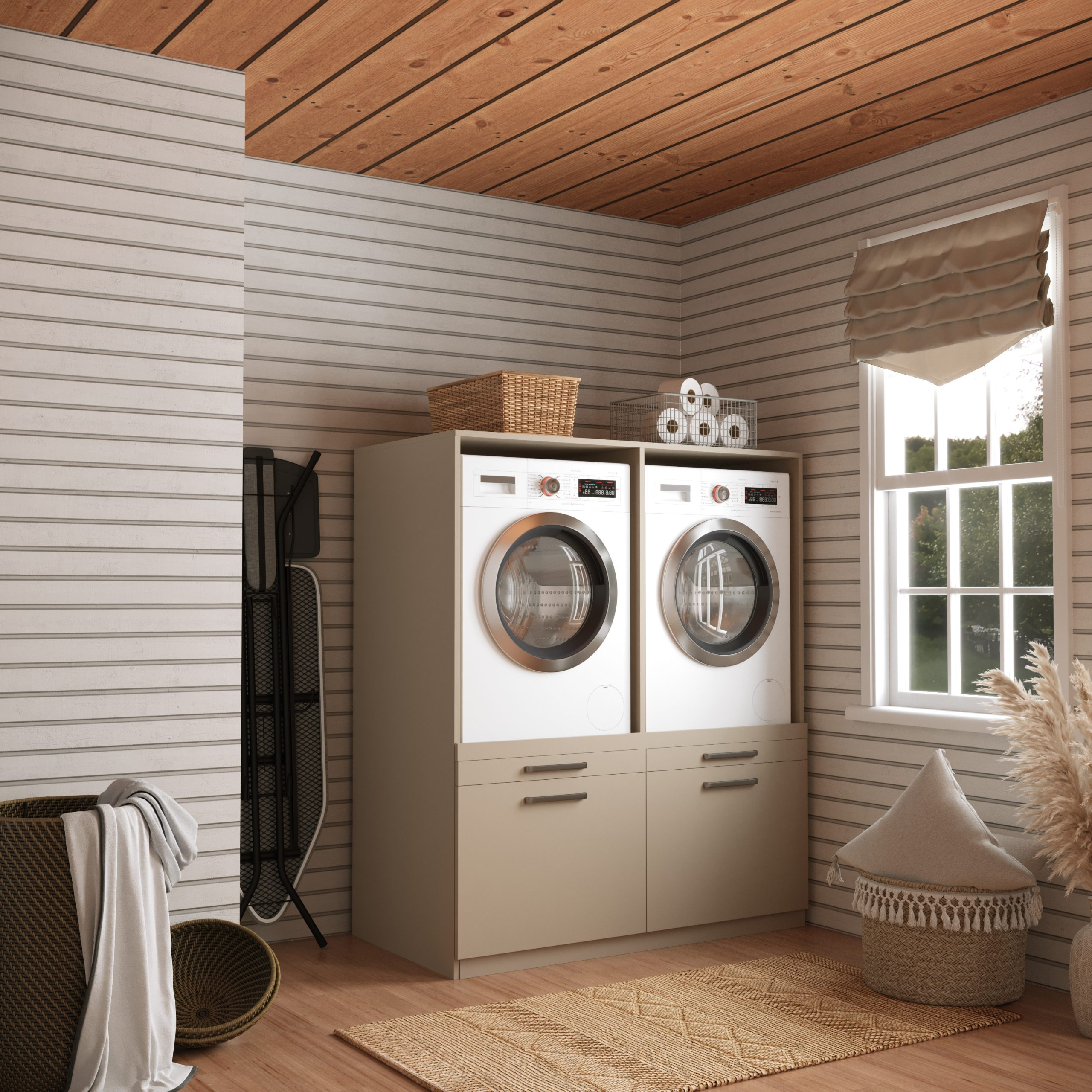 Waschküche mit weißer Waschmaschine und Trockner, Korb, Bügelbrett, Fenster und Teppich.