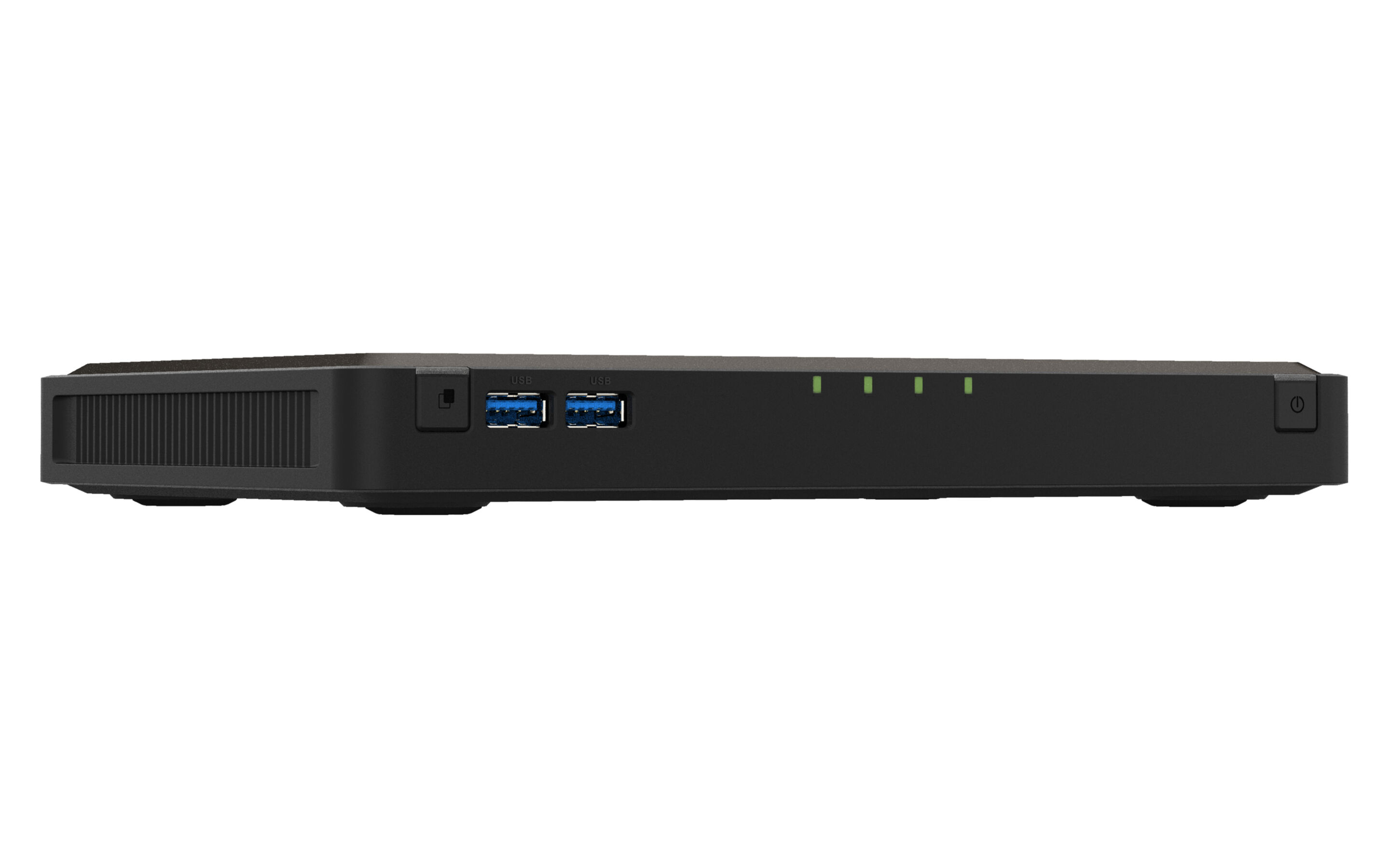 Ein schwarzes Gerät mit USB-Anschlüssen, einem Netzschalter und kleinen grünen Lichtern. Auf weißem Hintergrund.