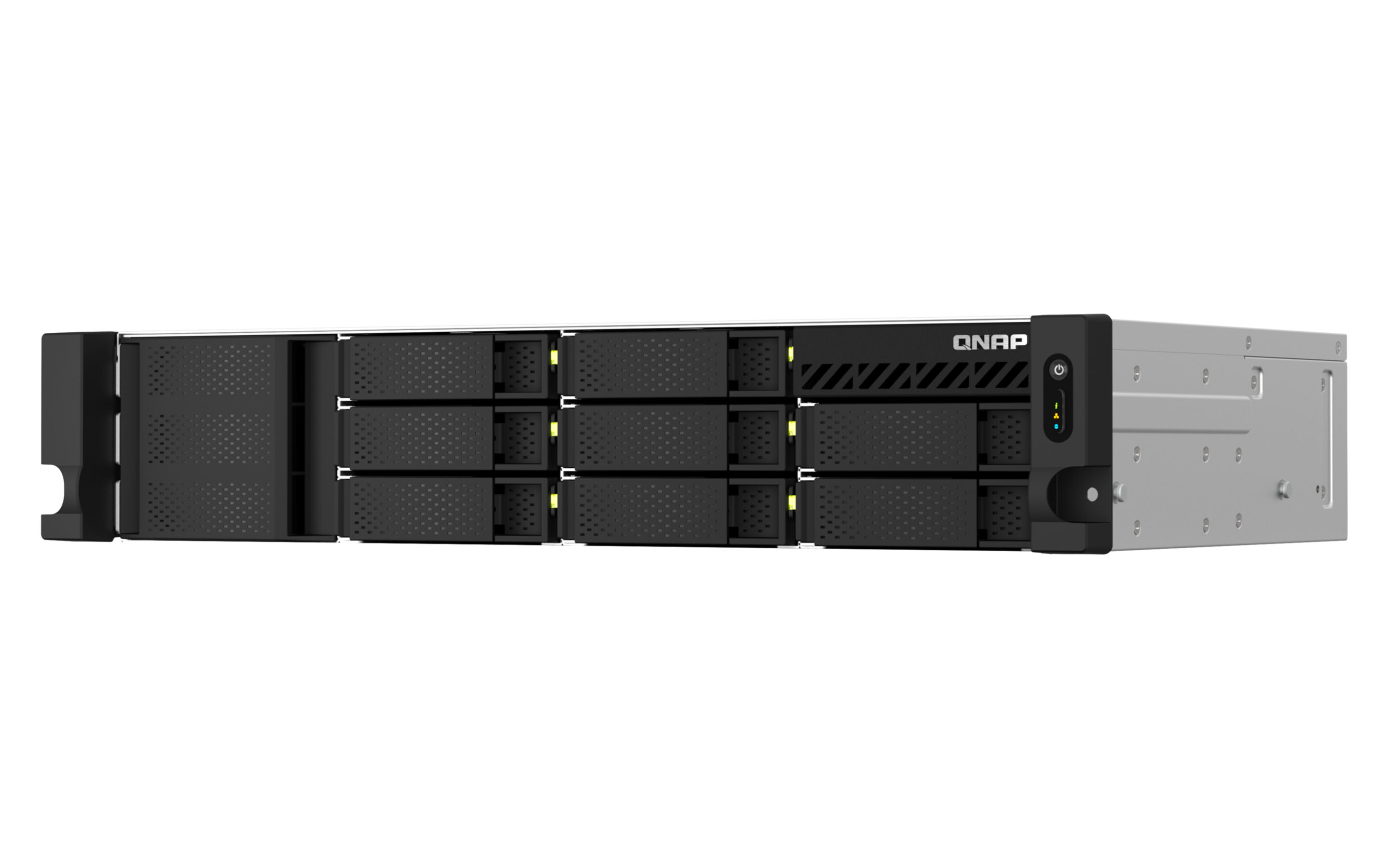 Ein QNAP-Server, ein rechteckiges Gerät mit sechs schwarzen Laufwerksschächten. Es befindet sich auf weißem Hintergrund.