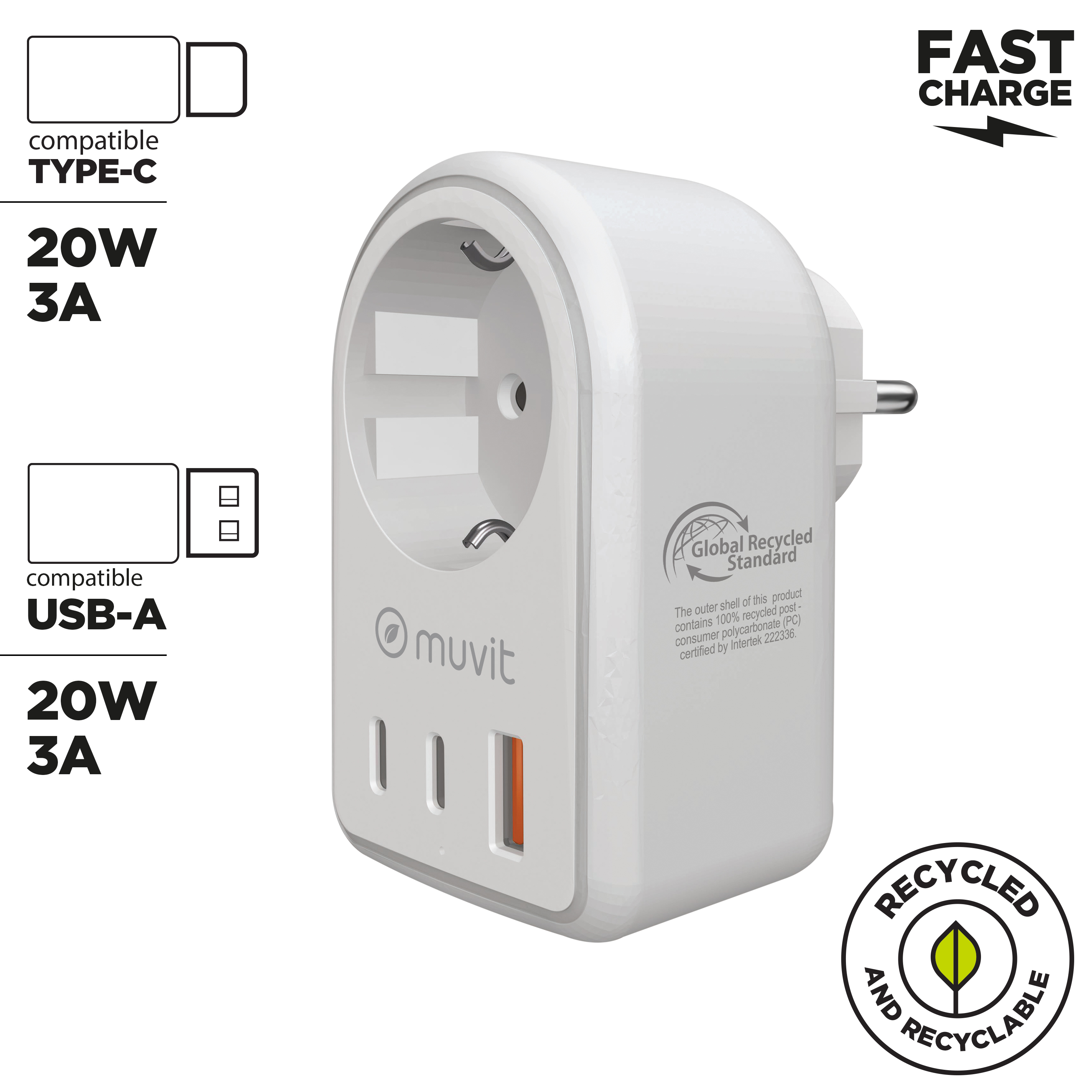 Adaptador blanco con dos puertos USB-A y uno USB-C. Tiene texto y logotipos, incluyendo 'Recycled'.