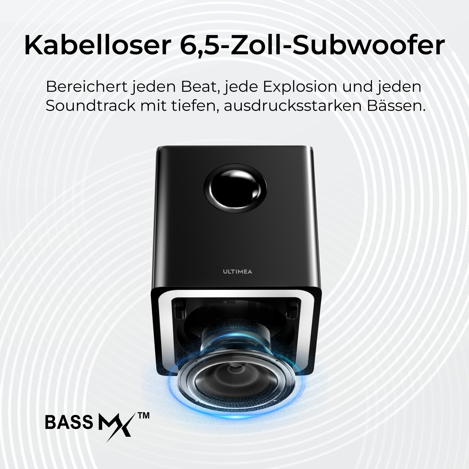 Schwarzer Subwoofer mit blauem Leuchten auf weißem Hintergrund.
