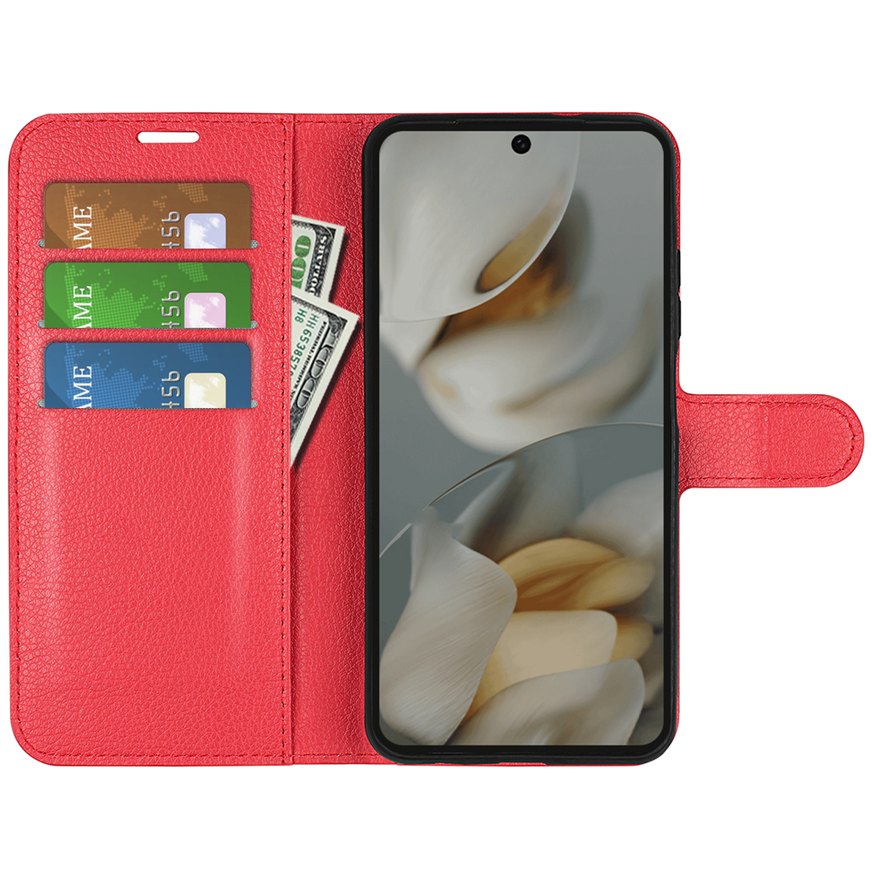 Coque de téléphone rouge avec argent et cartes, téléphone à l'intérieur. Fond blanc.