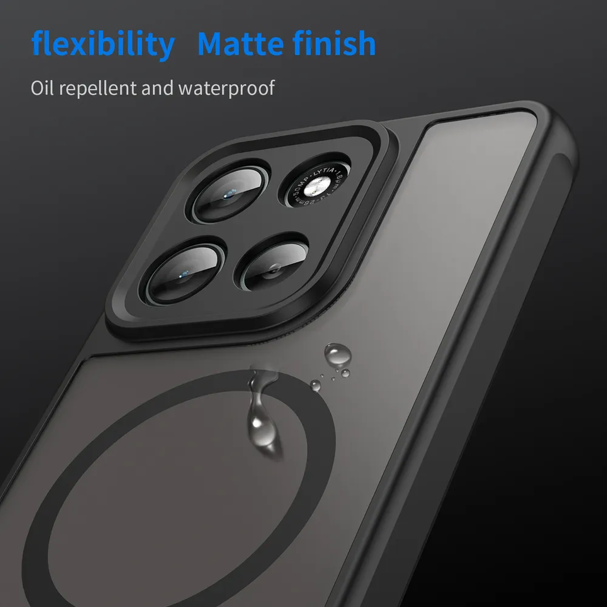 Een close-up van een zwarte telefoonhoes met een magnetische ring en een waterdruppel. De hoes staat op een donkere achtergrond.