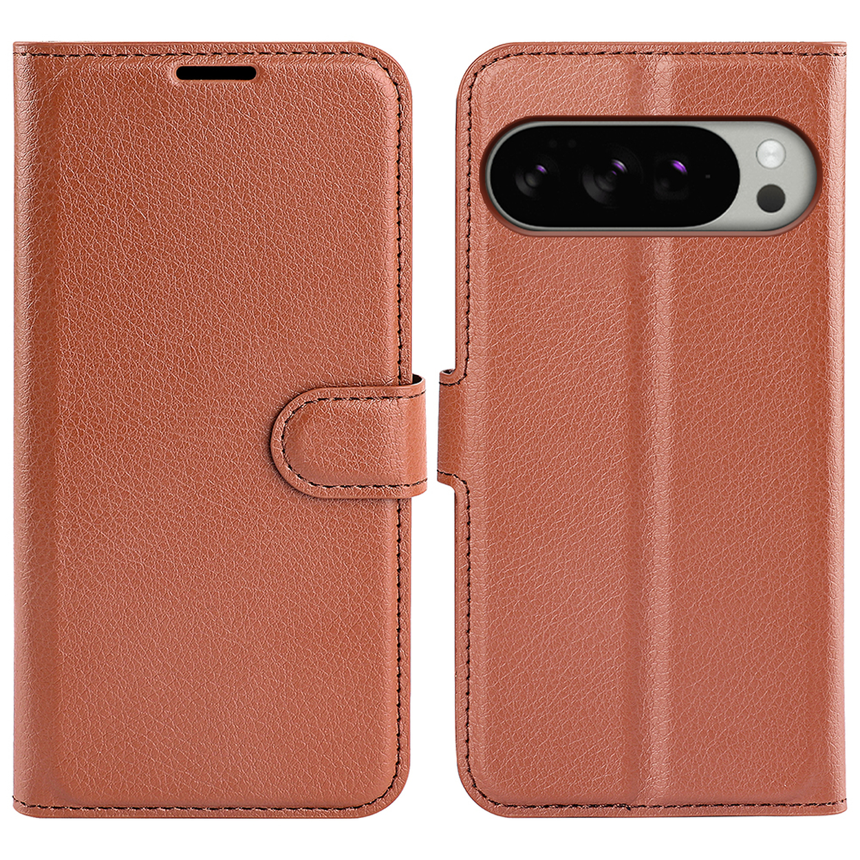 Een bruine leren telefoonhoes, gesloten, met een knoopsluiting. De camera van de telefoon is zichtbaar aan de achterkant.
