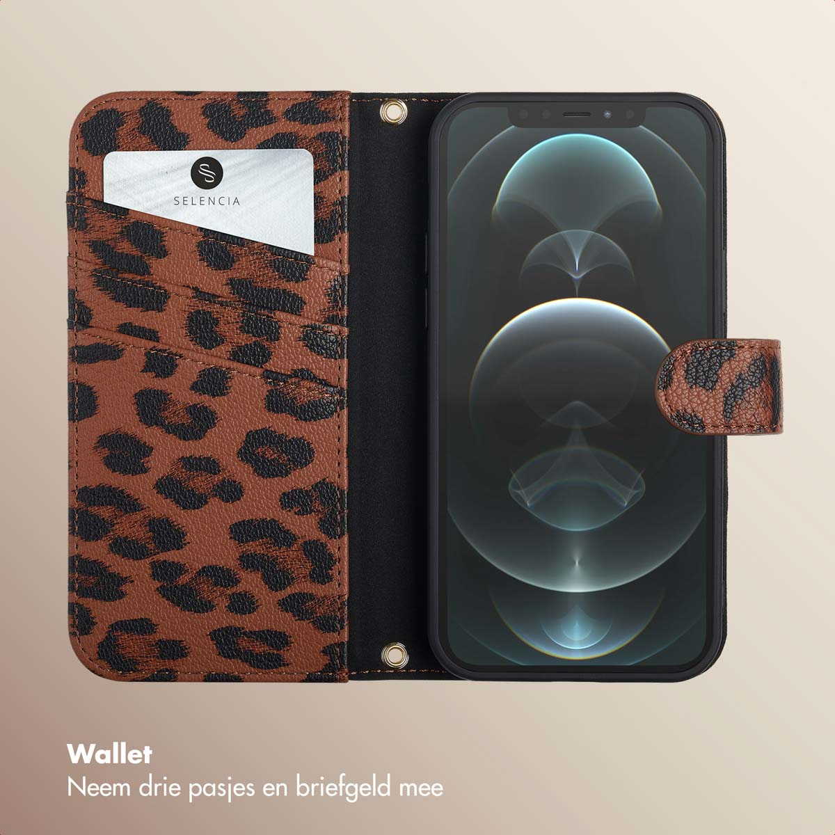Étui de téléphone ouvert avec imprimé léopard marron, contenant un téléphone et une carte.