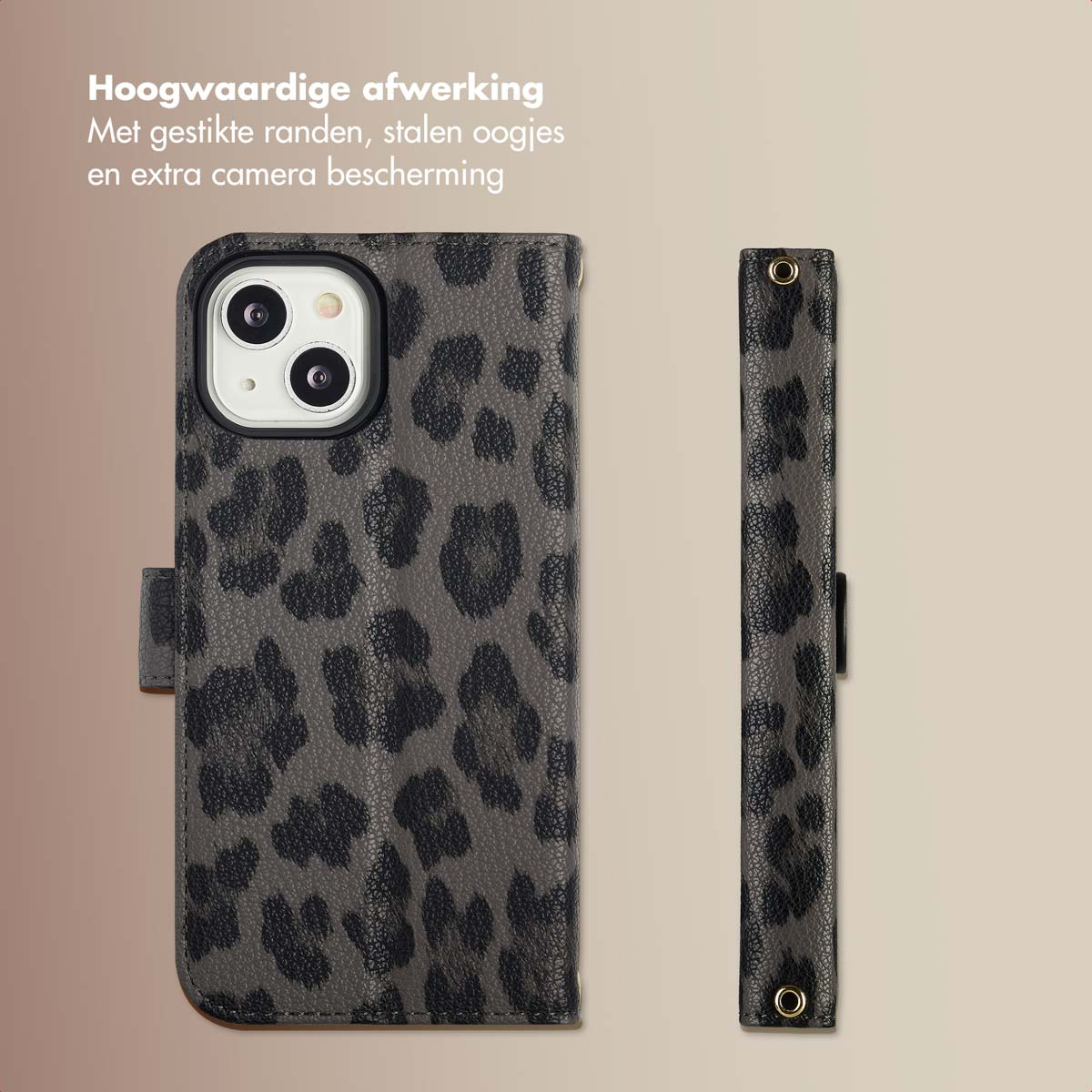 Custodia per telefono con stampa leopardata. La custodia è chiusa. Vista laterale della custodia. Due anelli dorati sul lato.