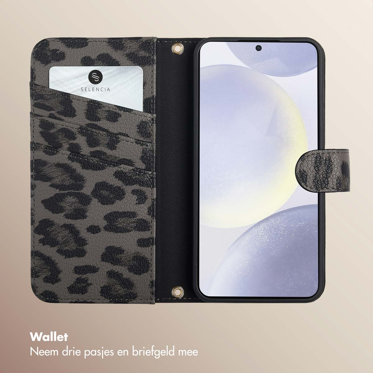 Een telefoonhoesje met luipaardprint, een open portemonnee met kaarten en een telefoon op een lichte achtergrond.
