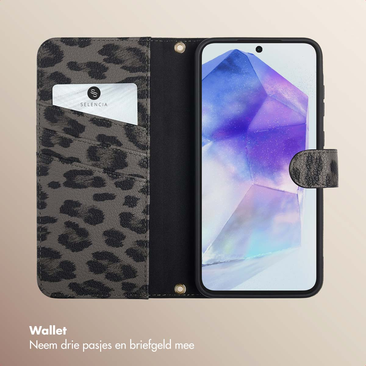 Étui de téléphone ouvert avec imprimé léopard. Téléphone à l'intérieur. Carte et poches à gauche.