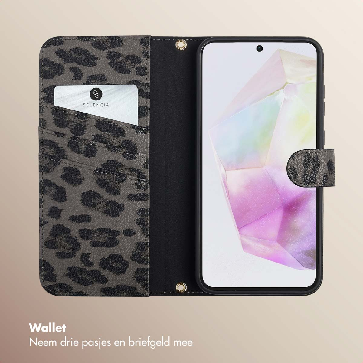 Une coque de téléphone avec un imprimé léopard, avec un téléphone à l'intérieur. L'étui est ouvert.