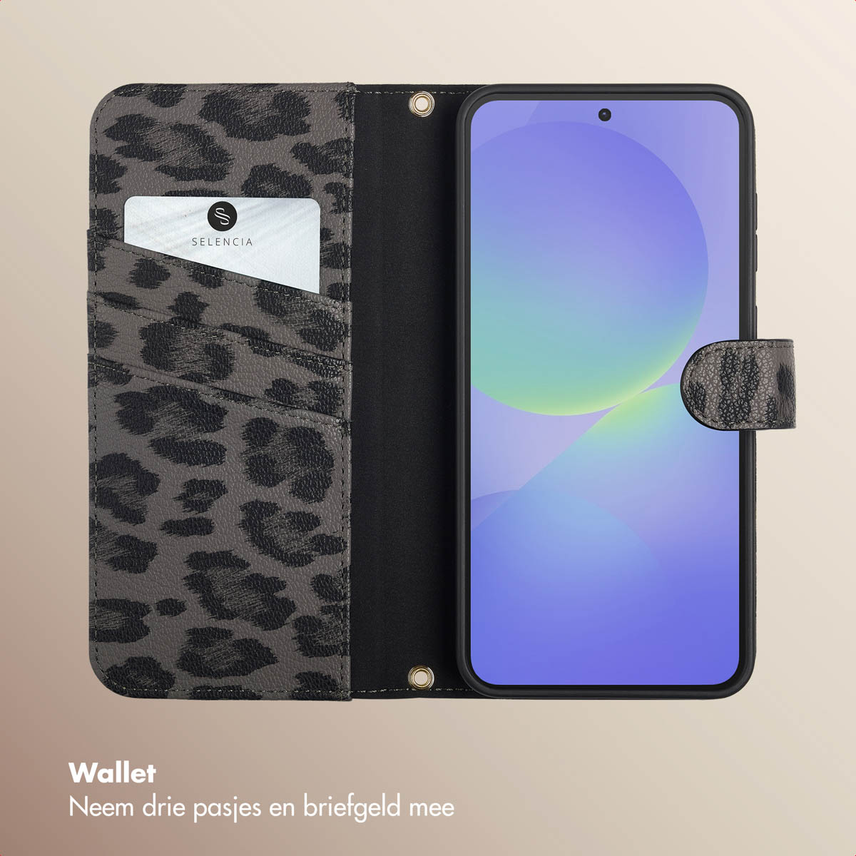 Étui de téléphone ouvert avec imprimé léopard. Téléphone à l'intérieur. Carte et poches à gauche.