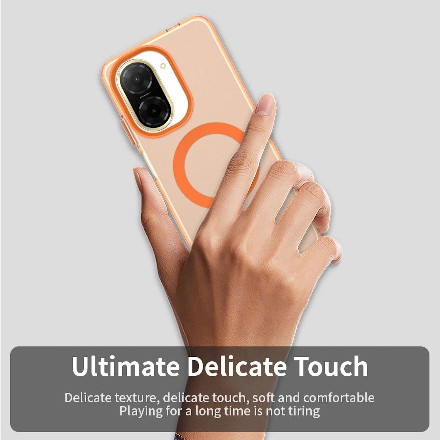 Una mano sostiene un teléfono con una funda transparente. El teléfono tiene una cámara y un círculo naranja en la parte trasera.