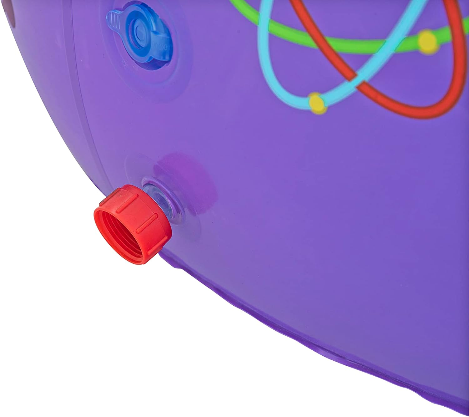 Giocattolo gonfiabile viola con valvola rossa e blu. Linee colorate sulla superficie viola. Sfondo bianco.