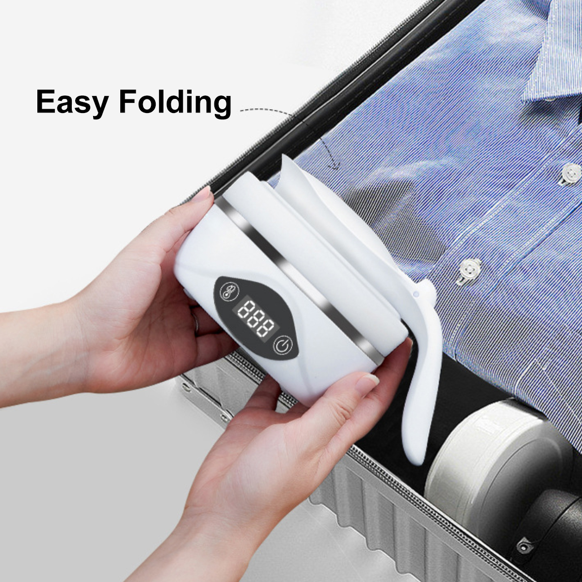Hände halten ein weißes, faltbares Gerät mit Digitalanzeige. Es befindet sich in einem Koffer mit einem blauen Hemd. Text: 'Easy Folding'.