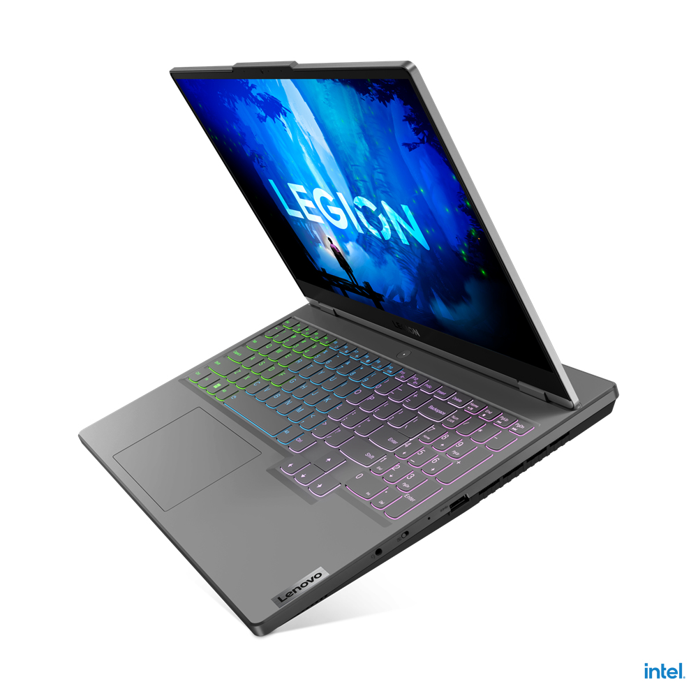 Grauer Lenovo Legion Laptop mit Hintergrundbeleuchtung. Der Bildschirm zeigt 'LEGION'. Intel-Logo unten rechts.