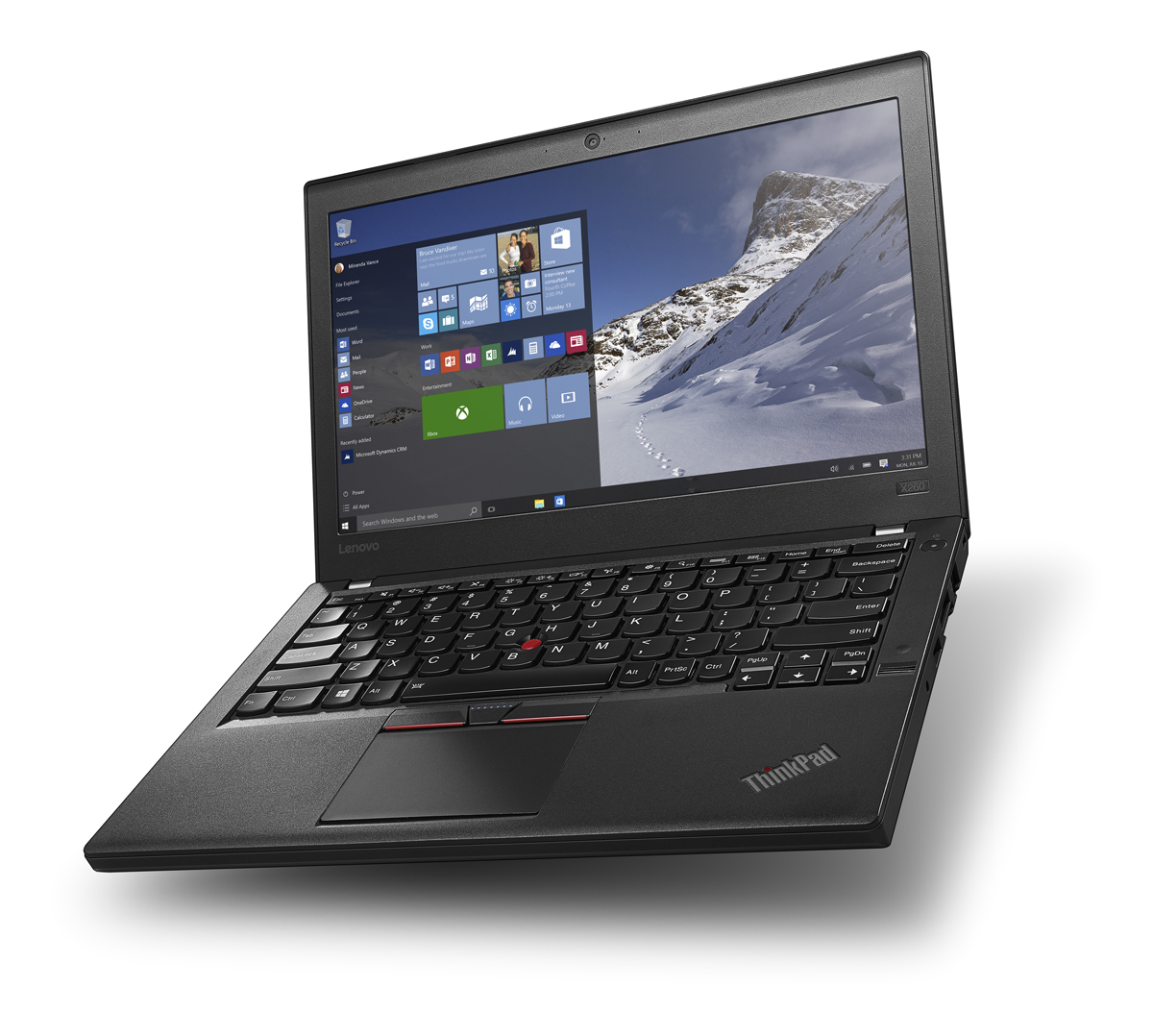 Ein schwarzes Lenovo ThinkPad-Laptop ist geöffnet und zeigt einen Windows-Desktop mit App-Symbolen und einem Hintergrundbild mit Berglandschaft.