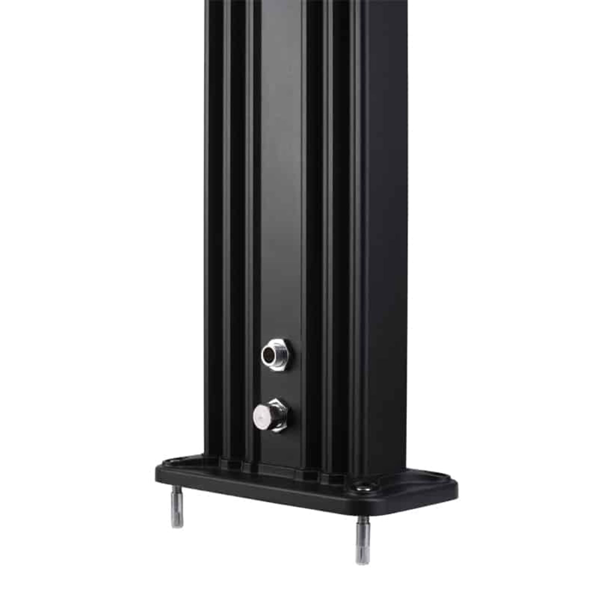 Soporte metálico negro con ranuras verticales, dos pernos plateados y una base rectangular. Los tornillos aseguran la base.