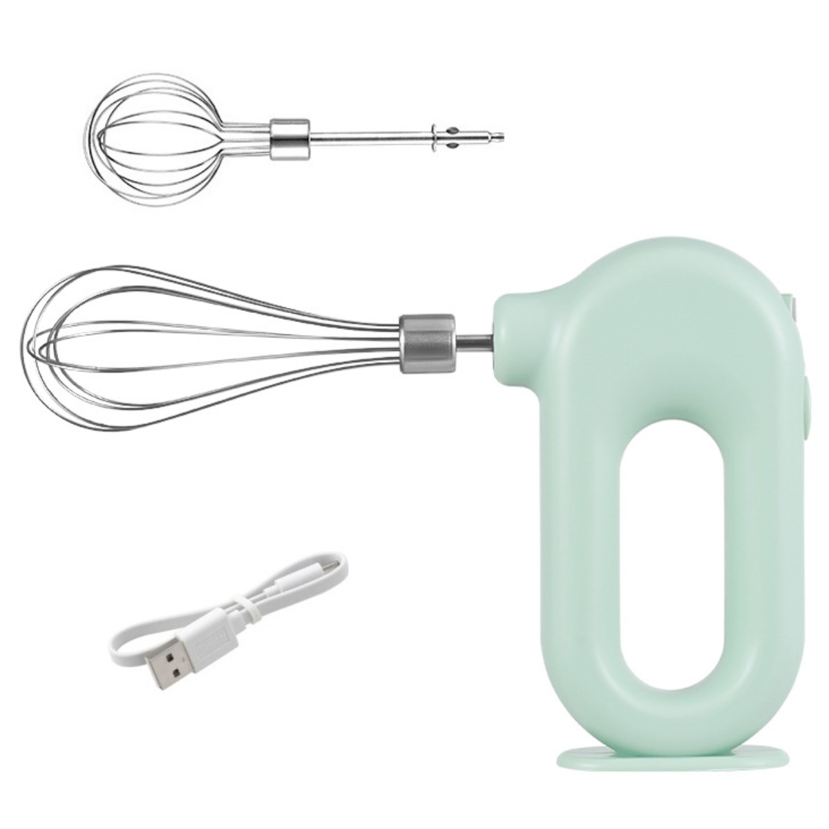 Ein mintgrüner Handmixer mit zwei Aufsätzen und einem USB-Kabel auf weißem Hintergrund.