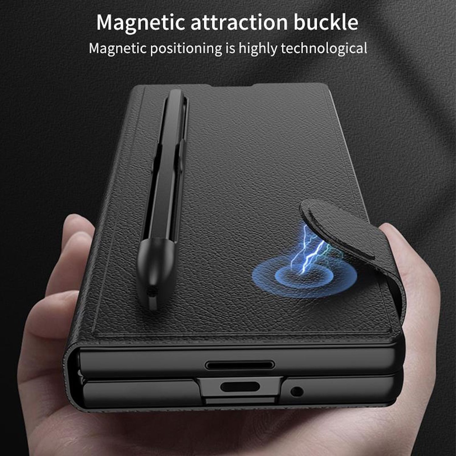 Una funda negra para teléfono con hebilla magnética y bolígrafo. La funda está cerrada, con luz azul en la cubierta.