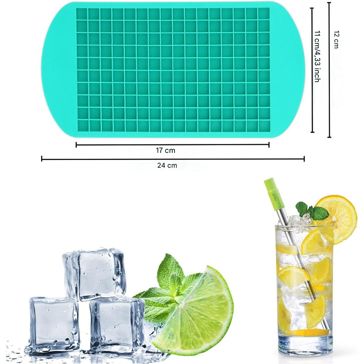 Das Bild zeigt Eiswürfel, Minze, Limettenscheibe, ein Getränk im Glas mit Zitronenscheiben und eine grüne Eiswürfelschale mit Maßen.