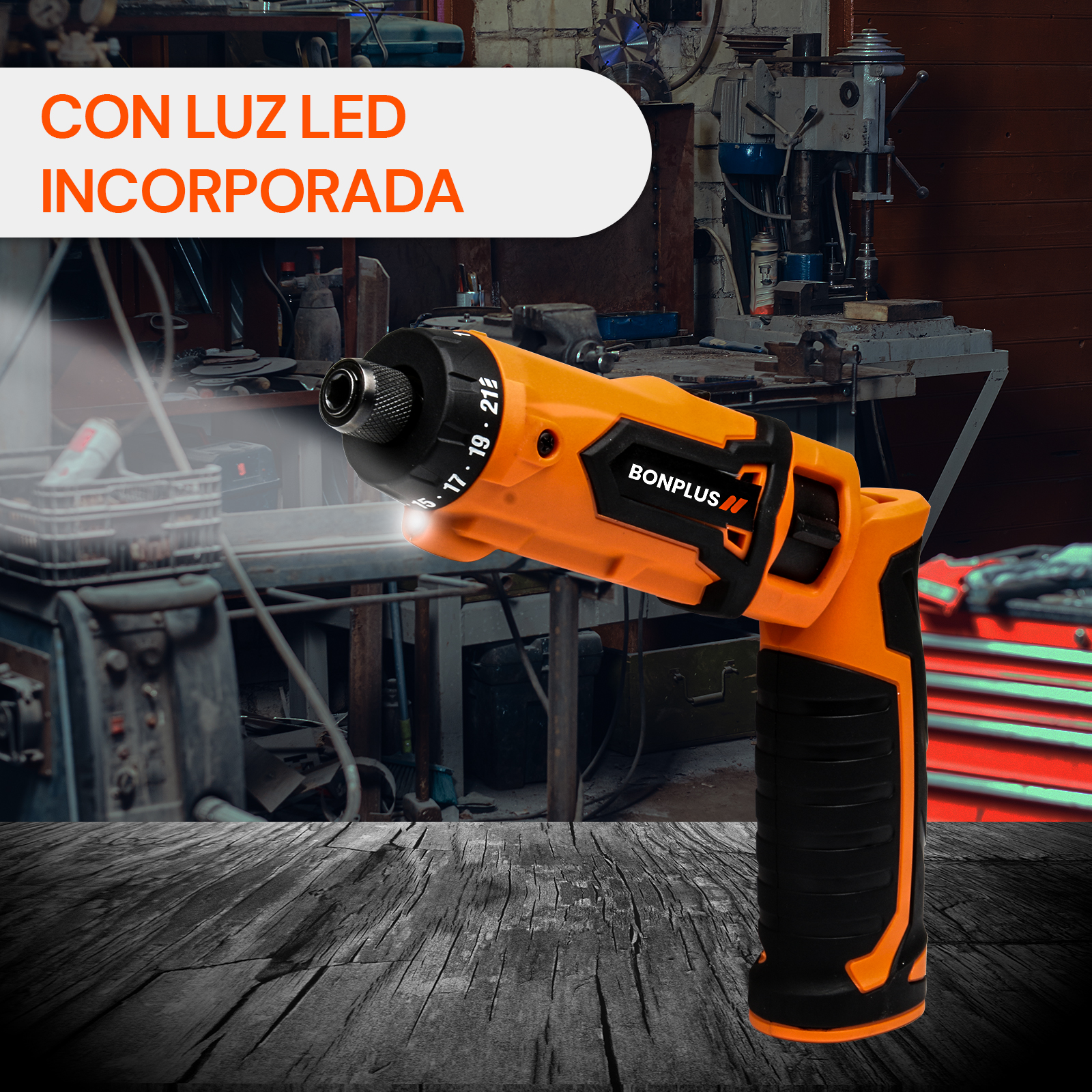 Destornillador inalámbrico naranja y negro con luz LED, marca BONPLUS, en un entorno de taller.