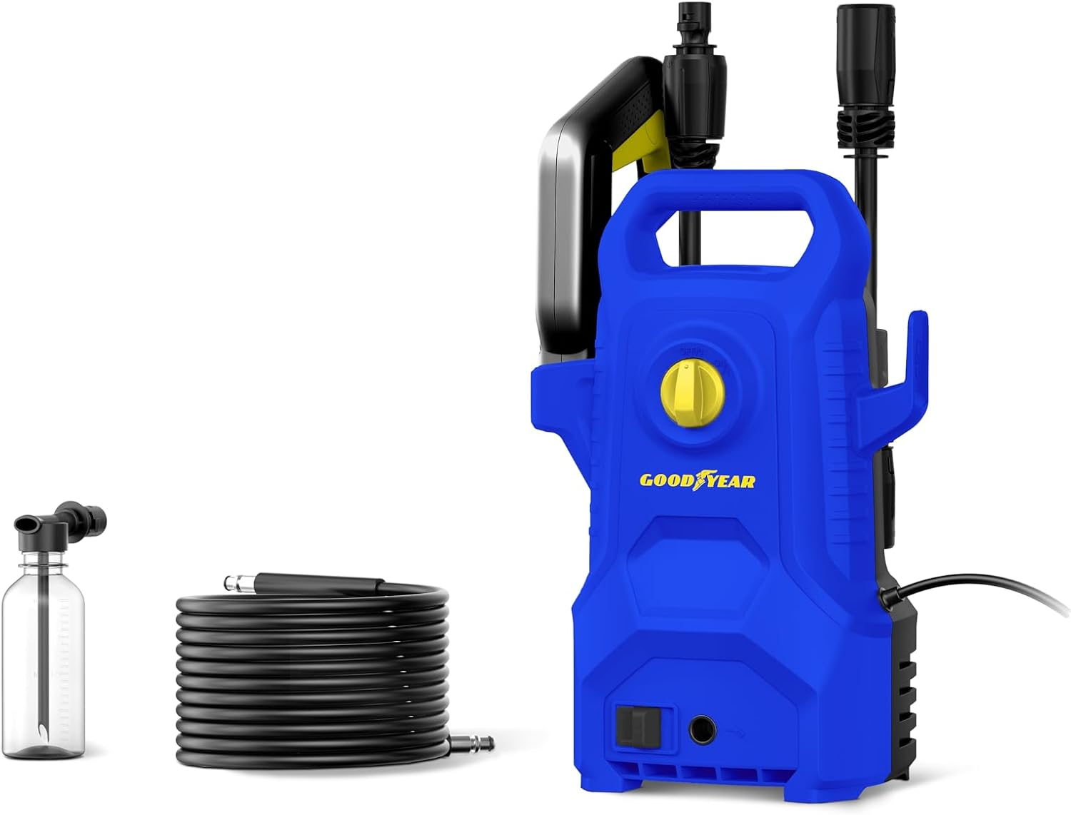 Una hidrolavadora Goodyear azul con botón amarillo, manguera negra y botella transparente de detergente sobre fondo blanco.