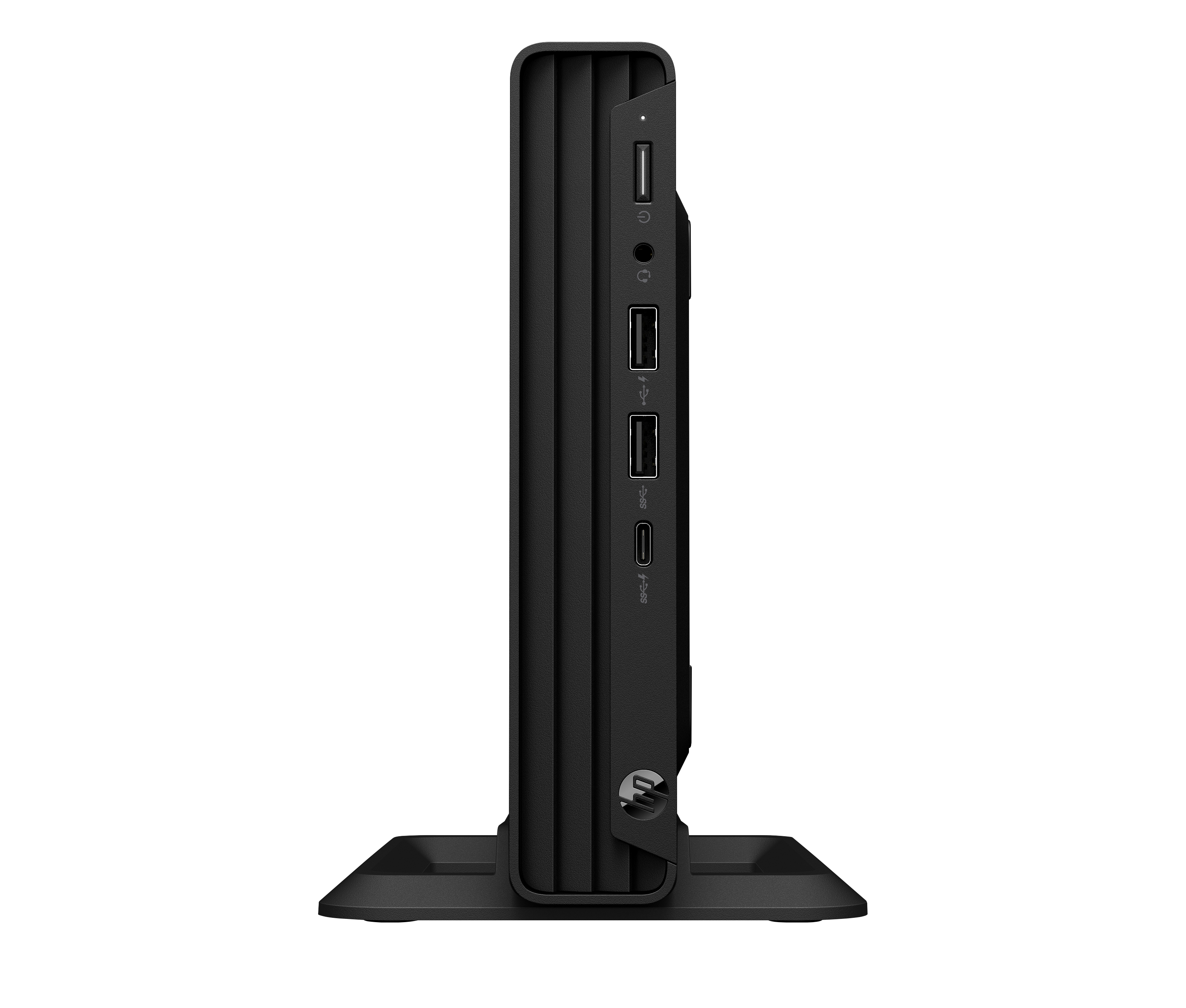 Un computer desktop nero è in piedi su un supporto nero. Ha varie porte e il logo HP.