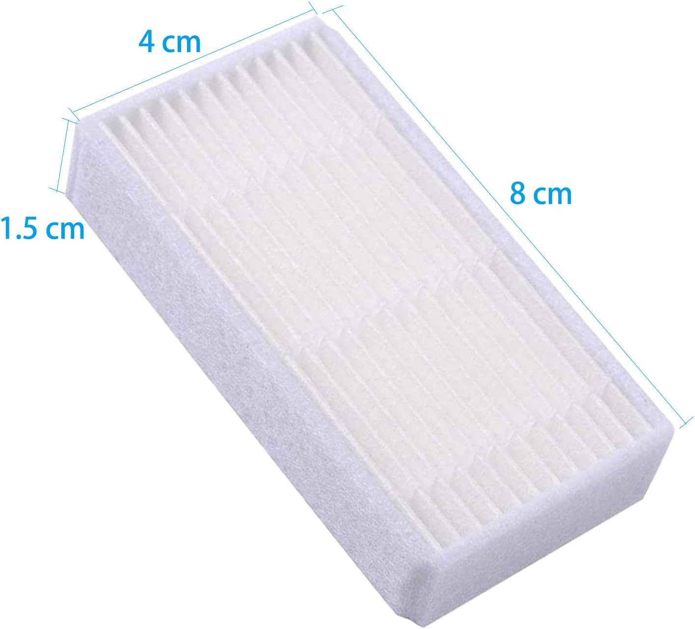 Un filtro dell'aria bianco con dimensioni 4cm x 1,5cm x 8cm. Ha forma rettangolare con interno a pieghe e cornice in schiuma.
