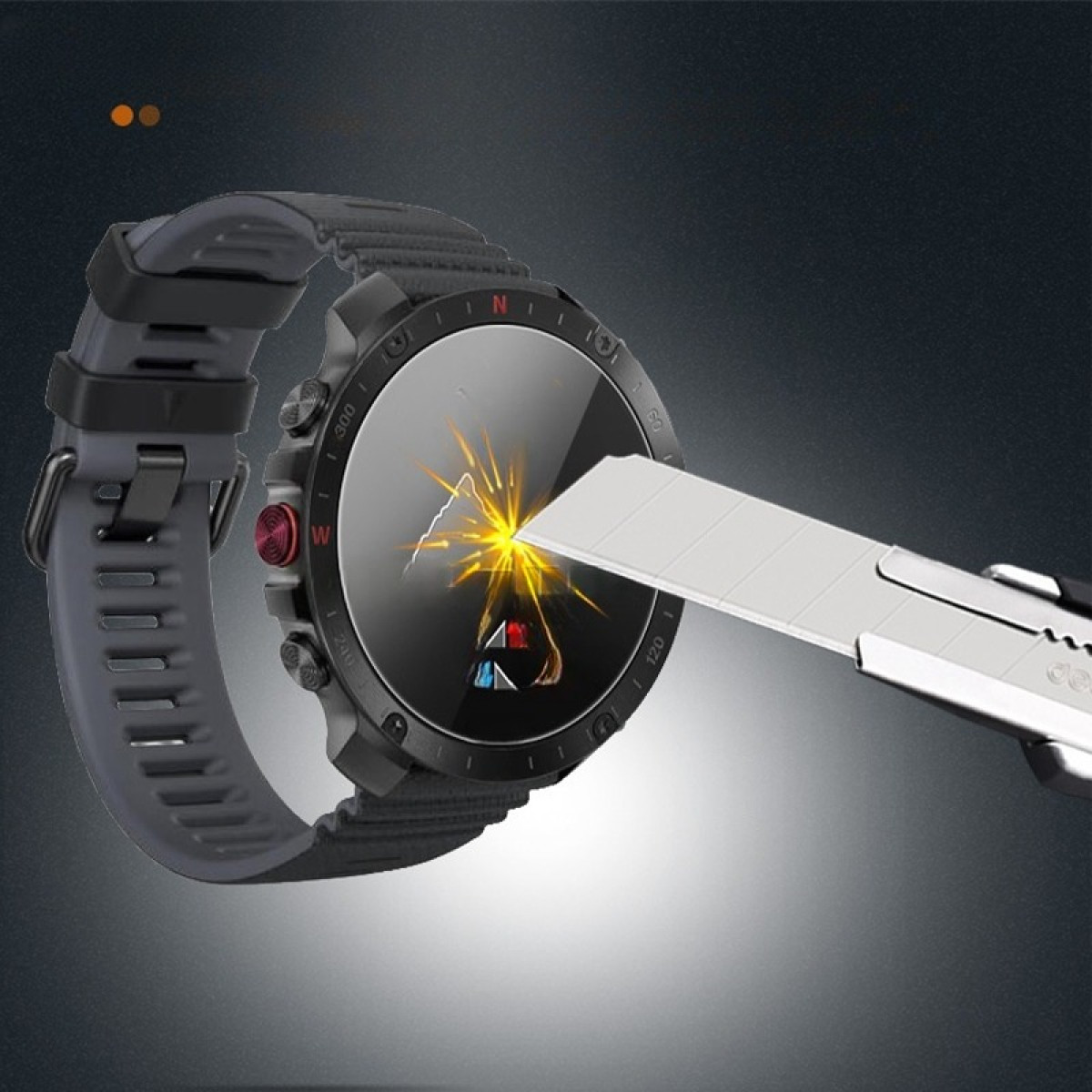 Uno smartwatch viene testato con un coltello. Lo schermo mostra un grafico di montagna. L'orologio ha un cinturino grigio e un quadrante nero.