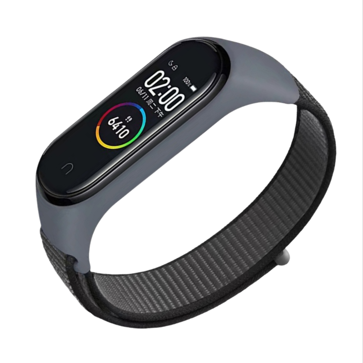 Ein graues und schwarzes Smartband wird angezeigt. Der Bildschirm zeigt Zeit, Datum und Schritte an. Das Band hat ein dunkelgraues Gehäuse und ein schwarzes Band.