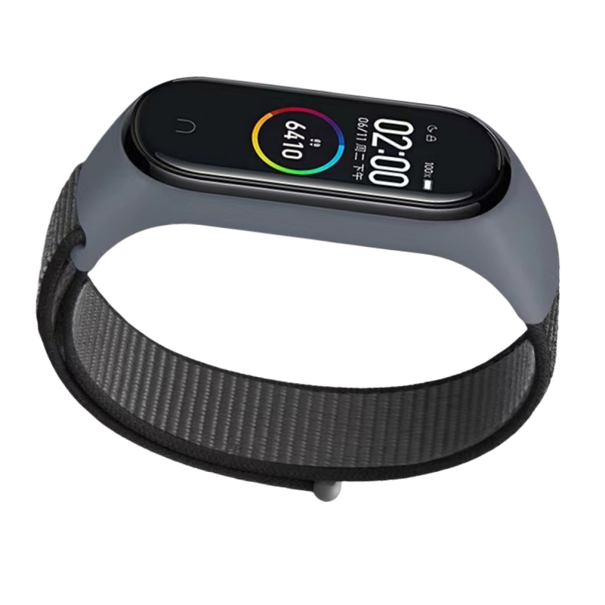 Eine Smartwatch mit schwarzem Bildschirm, der Zeit und Gesundheitsdaten anzeigt. Es hat ein graues Armband und einen schwarzen Bildschirm mit bunten Elementen.