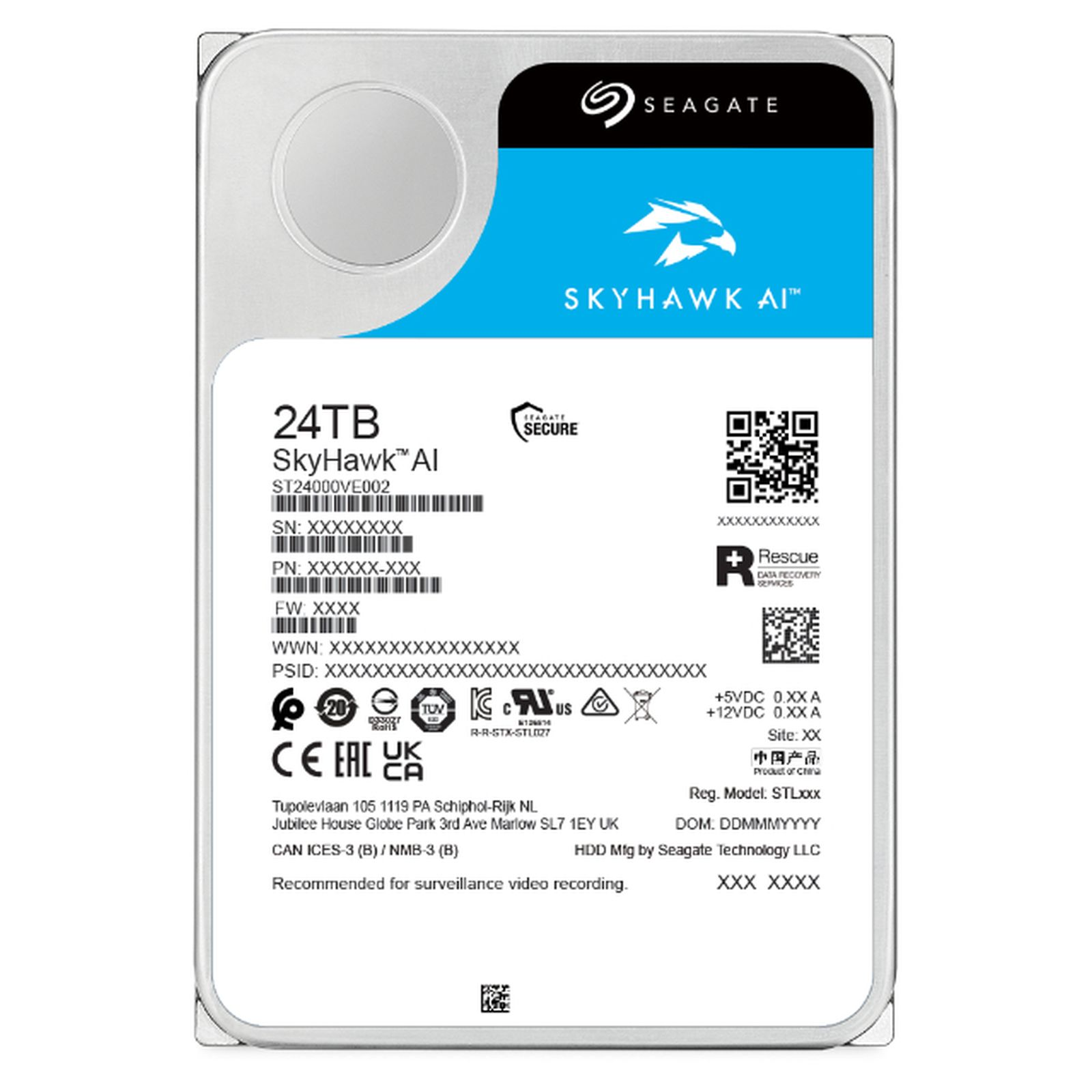 Un disco rigido Seagate SkyHawk AI da 24TB. Ha un'etichetta blu e nera con testo e loghi bianchi. Include un codice QR.