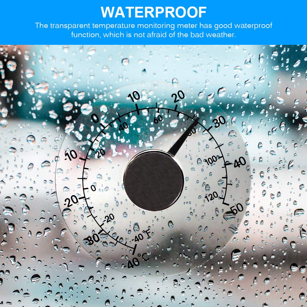Ein wasserdichtes Thermometer, schwarzer Zeiger bei 30, auf einer nassen Oberfläche mit Wassertröpfchen. Der Hintergrund ist unscharf und blau.
