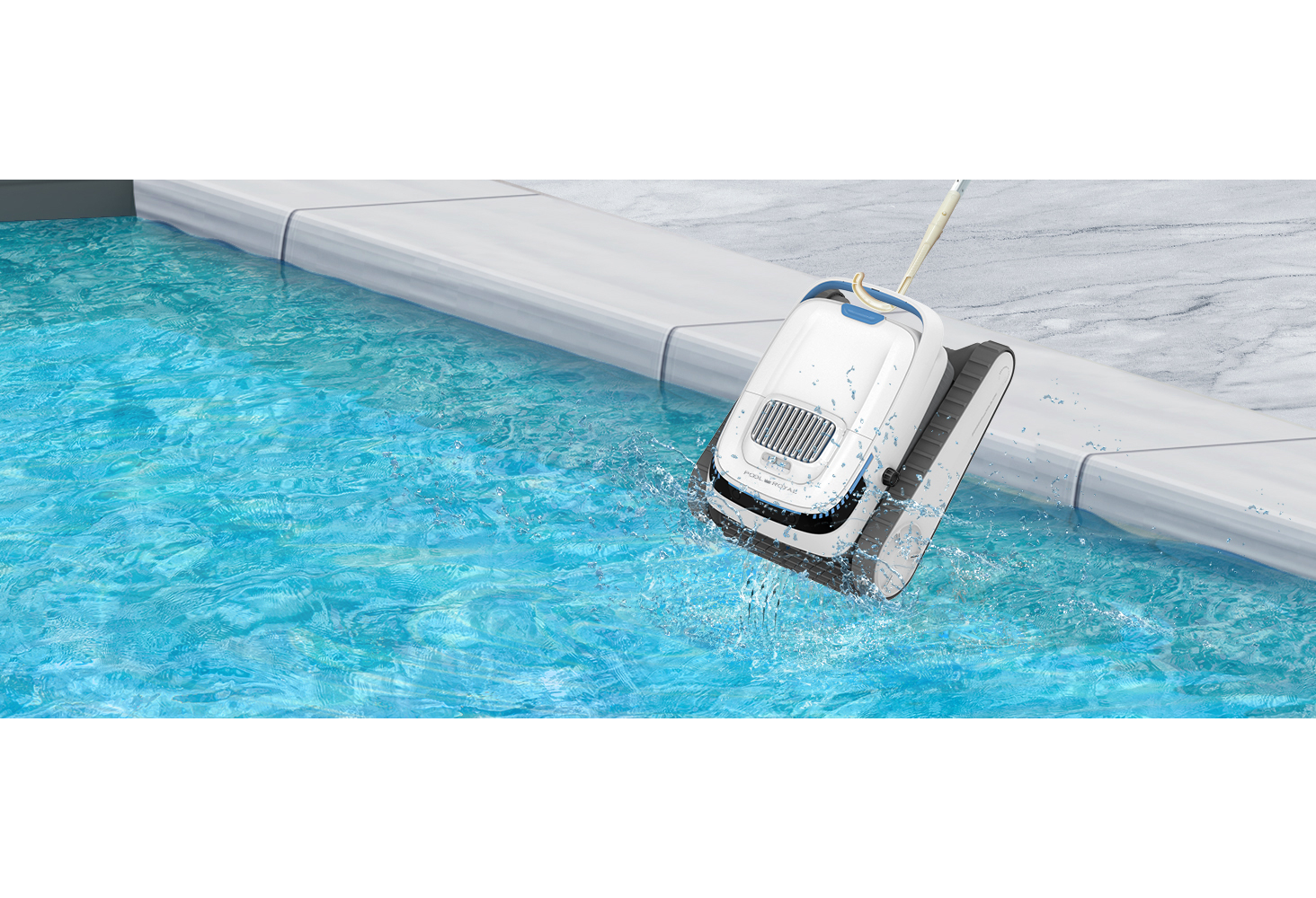 Ein weiß-blauer Poolreiniger befindet sich im Wasser, nahe dem Beckenrand. Wasser spritzt um den Reiniger herum.
